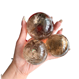 Sphère de cristal de quartz fumé sculptée Jinuo en gros, pierres de guérison pour le Feng Shui, décoration de Thanksgiving, tendance mode - Product Image 1