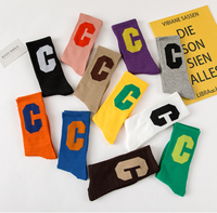 Vente en gros de chaussettes Crew de haute qualité pour femmes chaussettes d'hiver en coton avec logo personnalisé transparent pour un usage quotidien