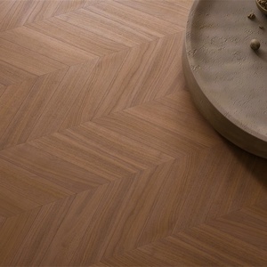 Parquet en chêne blanc 3 couches brossé à chevrons, style crème moderne français, compatible chauffage par le sol, système de pose à clipser - Product Image 3