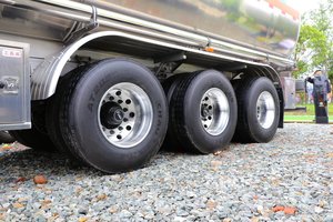 Camión cisterna de 45 cubos, remolque cisterna de 3 ejes a la venta - Product Image 3