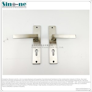 Euro Cử<span class=keywords><strong>a</strong></span> Xử Lý Đòn Bẩy Trên Quảng Trường Tấm Thép Không Gỉ Lử<span class=keywords><strong>a</strong></span>-Reted EN1906 Đòn Bẩy Xử Lý Với Tấm Dài Loại Hình Vuông - Product Image 2