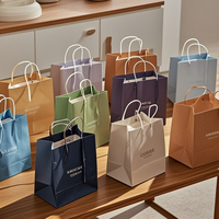 Sac en papier kraft de luxe personnalisé avec impression de marque, emballage cadeau pour supermarché, sac de courses grand format recyclable avec poignée, promotion pour exposition