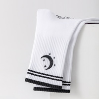Chaussettes de yoga personnalisées pour femmes, mi-mollet, antidérapantes, brodées d'étoiles et de lunes, chaussettes de fitness, de pilates et de sport