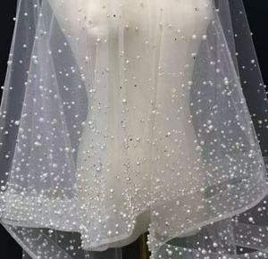 Voile de mariée de luxe à bords festonnés orné de perles et de strass - Voile de mariée à 2 couches pour les mariées - Product Image 4
