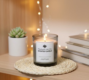 Bougie en cire de soja parfumée artisanale, minimaliste et moderne, dans un bocal cylindrique en verre transparent 7x5cm, écologique, décoration d'intérieur et cadeau de relaxation - Product Image 4