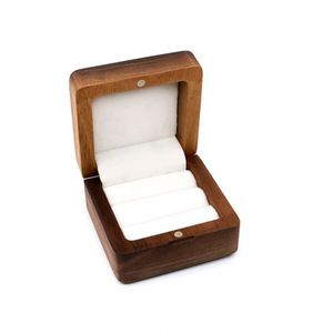 Boîte à bagues en bois de noyer personnalisée avec double fente, support carré pour bagues, idéale pour mariages et propositions de mariage - Product Image 1
