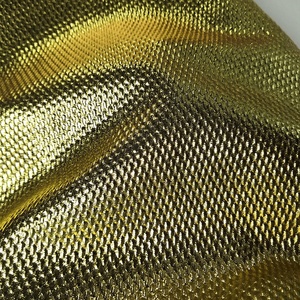 Tela Metálica Brillante <span class=keywords><strong>Roja</strong></span> <span class=keywords><strong>Liverpool</strong></span> de Poliéster con Burbujas para Confección de Prendas y Manualidades para Niñas - Elástica y Resistente a las Arrugas - Product Image 4
