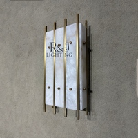 Applique murale de luxe en laiton Alabaster Natural Longboard, compatible E12/E14, idéale pour les couloirs, les salons et les chambres.