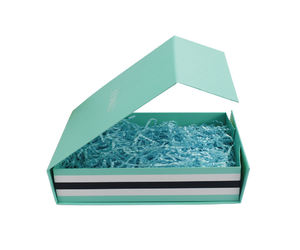 Caja de regalo magnética de cartón plegable de lujo personalizada con relleno de papel de <span class=keywords><strong>rafia</strong></span> triturado - Product Image 2
