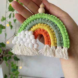 Decorazione da parete per cameretta, arcobaleno in macramè multicolore fatto a mano. - Product Image 3