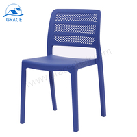 Chaise de salle à manger en plastique PP perforé empilable et durable, imperméable et respirante, pour extérieur, bistrot, café, restaurant, sans accoudoirs
