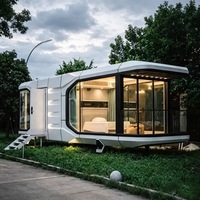 Cabane de luxe moderne et respirante, maison préfabriquée personnalisée avec panneaux sandwich