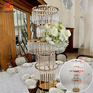 Panneaux de cristal suspendus lisses à 5 niveaux, support de fleurs en métal doré circulaire, centre de table pour la décoration de table à manger - Product Image 1