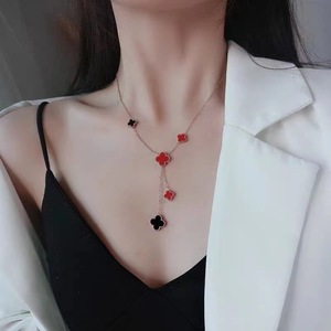 Thép không gỉ bốn lá cỏ ba lá Vòng cổ màu đen và trắng thời trang may mắn của cô gái sinh nhật hoặc món quà cưới - Product Image 3