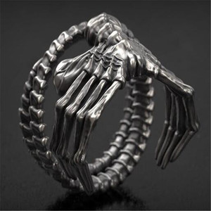 Nouveau Punk Moto Style Hommes Anneau Exagéré Dominateur Crâne Démon Griffe Anneau Argent Couleur Bijoux Accessoires - Product Image 1