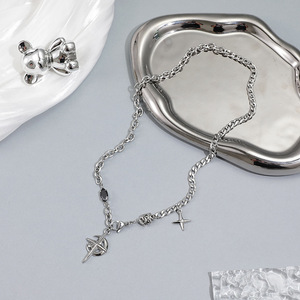 Colliers légers en acier au titane de luxe pour femmes hommes Bijoux de mode Ins Hip Hop Collier lune et étoile - Product Image 3