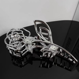 Femme Grand Métal Rose Floral Feuille <span class=keywords><strong>Cheveux</strong></span> Griffe <span class=keywords><strong>Crabe</strong></span> Dames Barrettes Pinces à <span class=keywords><strong>Cheveux</strong></span> Filles Épingles à <span class=keywords><strong>Cheveux</strong></span> Accessoires Cadeaux - Product Image 2