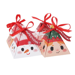 Kotak kemasan hadiah permen kertas segitiga Natal kecil terjual dengan label dan pita - Product Image 3