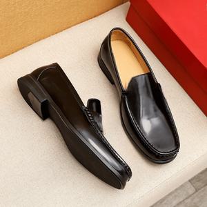 Mocasines de Hombre de Alta Calidad, Adornados con Hebillas Tejidas, Plantillas con Memoria Acolchada, Cuerpo del Calzado Ligero, Ferragamos - Product Image 1