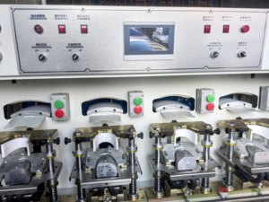 FS-915 Macchina Automatica Multistazione per Modellatura Superiore, con PLC, per Contornatura di Talloni e Punte di <span class=keywords><strong>Scarpe</strong></span> in Pelle, per Impieghi Gravosi - Product Image 3