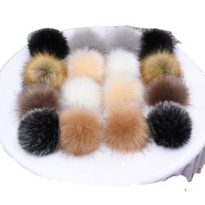 China 10cm Faux <span class=keywords><strong>falso</strong></span> mapache de piel de zorro bola desmontable Fluffy pompón de Pom con Snap/pin/elatic - Product Image 1