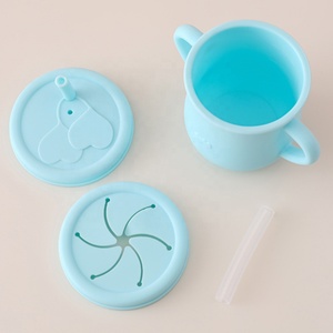 Taza de silicona <span class=keywords><strong>para</strong></span> bocadillos de comida de bebé de grado alimenticio más vendida taza de agua potable de silicona con tapa y mango de paja <span class=keywords><strong>para</strong></span> entrenamiento de niños - Product Image 5