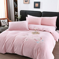 Ensemble de literie 4 pièces en velours laiteux rose pêche, broderie de papillons colorés, housse de couette brodée avec des lettres