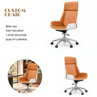 Chaise de bureau de direction en cuir blanc avec revêtement caramel, côtés de siège surélevés, appui-tête rembourré et base à roulettes