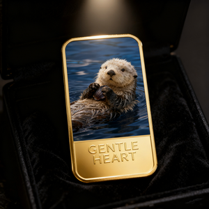 Lingotes Conmemorativos Personalizados con Impresión UV, Tema Animal, Bañados en Oro, Diseño <span class=keywords><strong>de</strong></span> Nutria con Concha, Pedido al por Mayor - Product Image 1