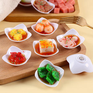 Mini plato de resina de simulación, pegatina para nevera, <span class=keywords><strong>bolas</strong></span> de pescado fritas chinas y adornos de habitación de trotones de cerdo - Product Image 2