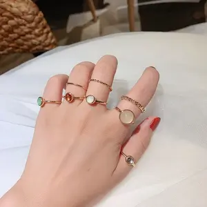 8 pezzi Set anello giunto estivo per le donne stile freddo di nicchia Design colorato anello indice combinazione di anello all'ingrosso
