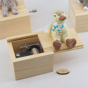 Carillon Personalizzato con Vari Design di Bambole, Giocattoli Musicali per Bambini - Product Image 2