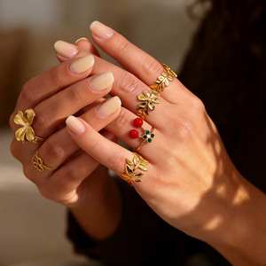 Bagues tendance en acier inoxydable, design floral, ouverture réglable, pour femme, bijoux cadeau - Product Image 1