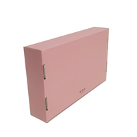 Boîte cadeau carrée en carton ondulé personnalisée, pelliculage mat, fermeture magnétique, matériaux recyclés, logo couleur personnalisé pour chaussettes