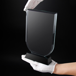 Prix de coupe de trophée en cristal vierge simple avec base noire <span class=keywords><strong>Plaque</strong></span> et trophée en cristal transparent de conception personnalisée de haute qualité - Product Image 1