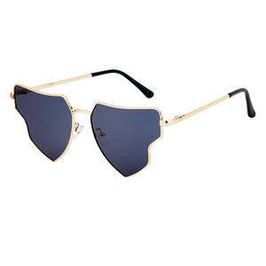 Lunettes de soleil pour femmes de style européen, verres PC UV400, monture noire, mode Instagram, streetwear, origine Taizhou HRH-3759 - Product Image 2