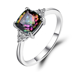 Anillo de Boda de Plata de Ley 925 con Topacio Místico en Forma de Cojín - Product Image 1