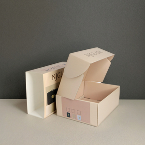 Scatola per Spedizioni Postali Personalizzata con Logo, in Cartone Ondulato con Laminazione Opaca per Imballaggi e Confezioni in Carta - Product Image 2