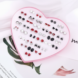 Orecchini Huggie gotici fatti a mano di moda gioielli di strass con perle incrociate per ragazze vendita all'ingrosso - Product Image 1