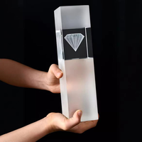 Trophée carré en verre dépoli simple avec logo gravé au laser en forme de diamant, pour le prix du meilleur employé annuel de l'entreprise