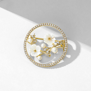 Nuevo Broche Unisex de Aleación Estilo Chino, Elegante, Vintage, con Diseño Calado de Flor de Ciruelo, Anti-Desgarros, Regalo de Moda para Fiesta - Product Image 4