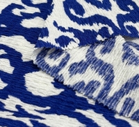 Tissu imprimé en crêpe tricoté artistique: 97% polyester + 3% élasthanne, motifs bleu-blanc audacieux