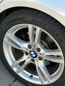 Baoma 3 Series <span class=keywords><strong>320i</strong></span> Touring Edition Berline Automatique <span class=keywords><strong>2019</strong></span>, Moteur Turbo, Sièges en Cuir, Caméra Arrière, Pneus R18, Jantes en Alliage d'Aluminium, Conduite à Gauche - Product Image 2