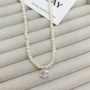 Nuevo Diseño de Collar de Perlas Cultivadas de Agua Dulce con Cadena Chapada en Oro para Mujer, Elegante Collar con Colgante - Product Image 3