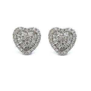 Hong Kong conception quotidienne bonne qualité 18k or blanc véritable griffe réglage diamant naturel forme de coeur grappe boucles d'oreilles pour les femmes - Product Image 1