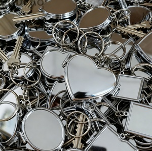 Specchietto Portatile Pieghevole a Doppia Faccia con Logo Personalizzato, Specchio Compatto per Trucco con Portachiavi, Regalo per il Makeup - Product Image 1