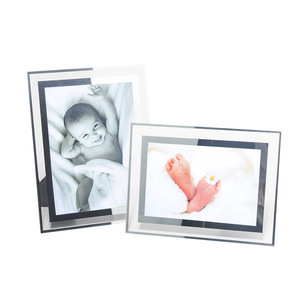 Marco de fotos de cristal sin marco colgante flotante de mesa Simple claro moderno al por mayor personalizado - Product Image 1