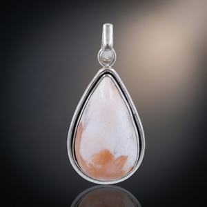 Pendentif classique goutte d'eau en corail plaqué argent 925artpalace, serti clos, solitaire, unisexe, cadeau, bijoux - Product Image 1