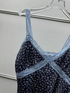 Haut de camisole pour femme style Pure Desire, col en V profond, dentelle, sans manches, imprimé floral, coupe ajustée - Product Image 5