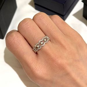 Anillo de Plata de Ley S925 con Encaje Elegante y Exquisito con Incrustaciones de Diamantes, Anillo de Capas Cerradas para Mujer, Accesorio de Alta Gama y Moda - Product Image 1